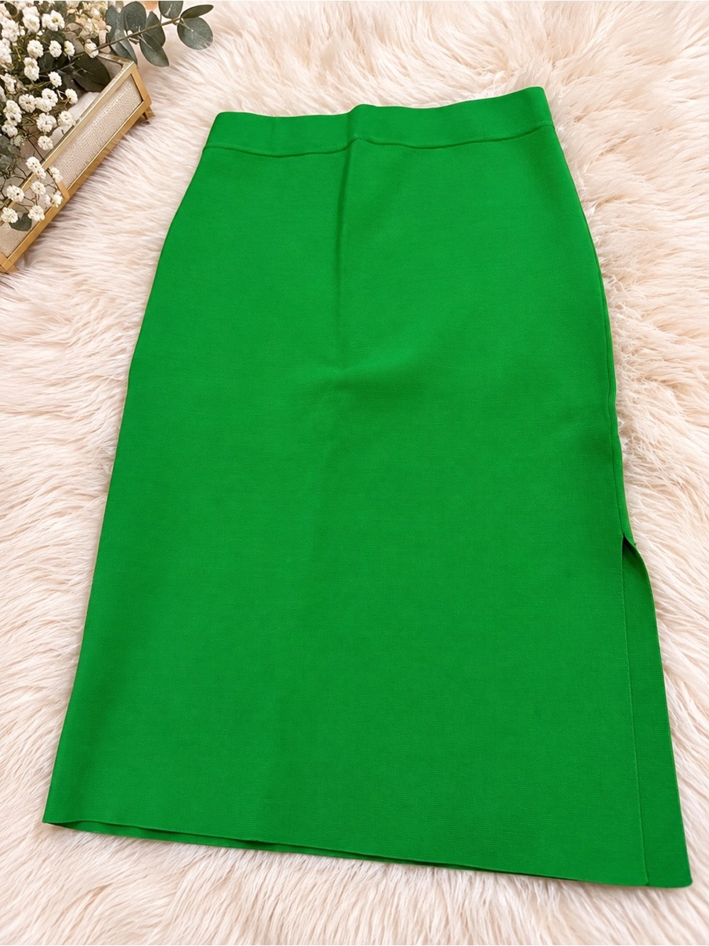 House of Harlow 1960 Bright Green Pencil Skirt